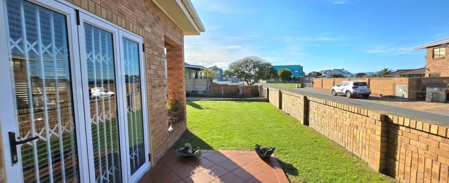4 Bedroom Property for Sale in Franskraal Western Cape